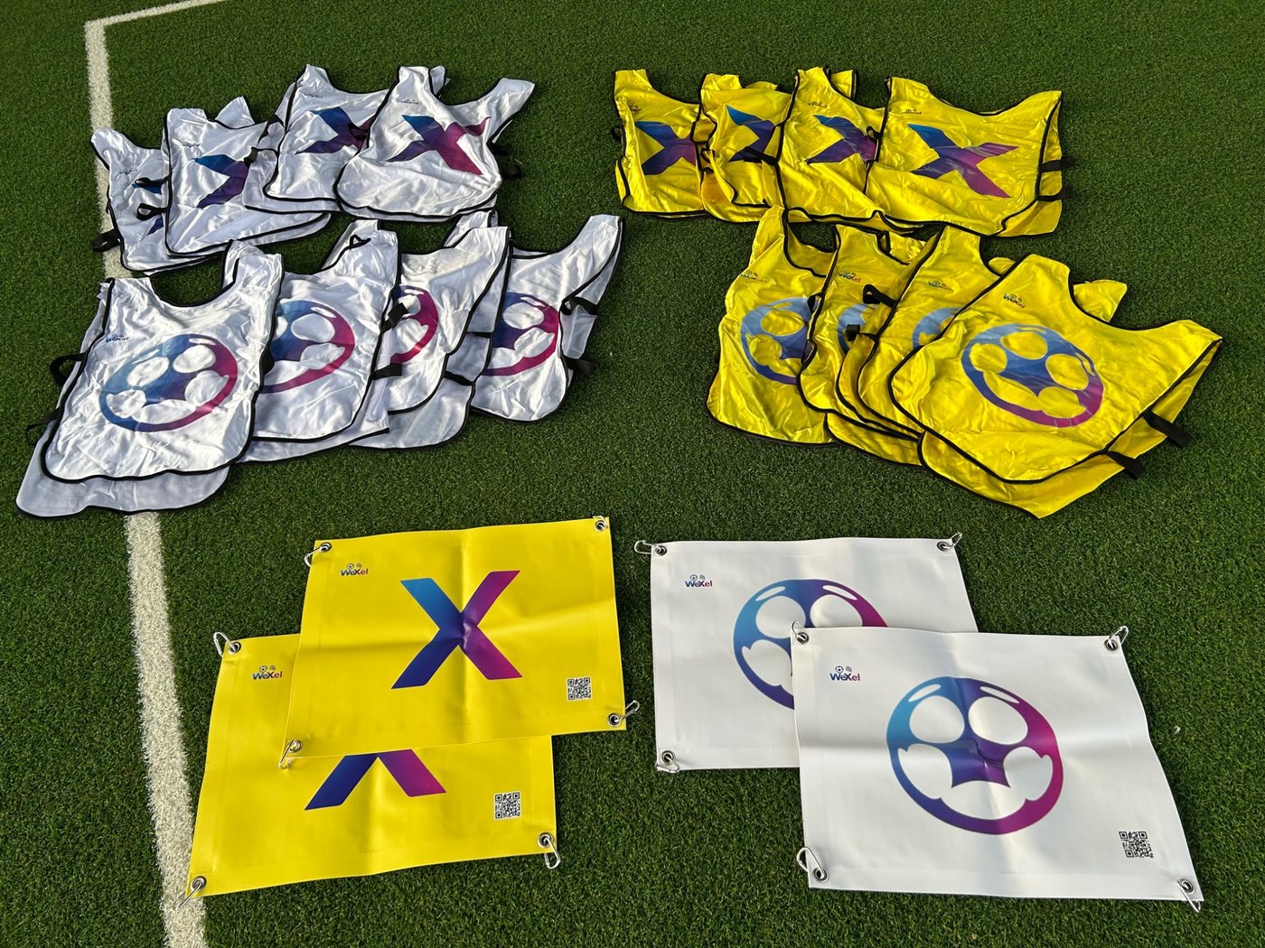 WeXel Leibchen und Tormarkierungen als Set